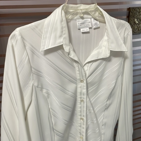 Worthingron stretch white button up top size medium - Picture 4 of 6
